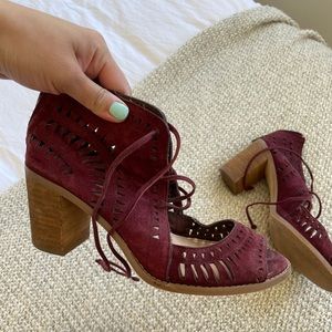 Vince Camuto Tarita Lace Up Block Heel 6.5